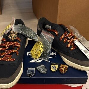 #141 Reebok&Howarts World of collect. Series Limited ed. Club C 85 NWTWB sz 10 M